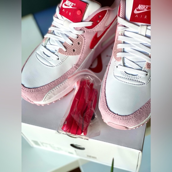 [SOLD] BNIB Nike Air Max 90 Limited Edition Valentine's Day - Picture 4 of 6